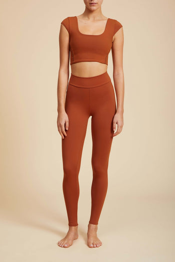Live The Process Jet Legging. Game changer. Twist and shout in our Jet Legging, a high waisted stunner with a surprise twist in the back to flash just a sliver of skin.