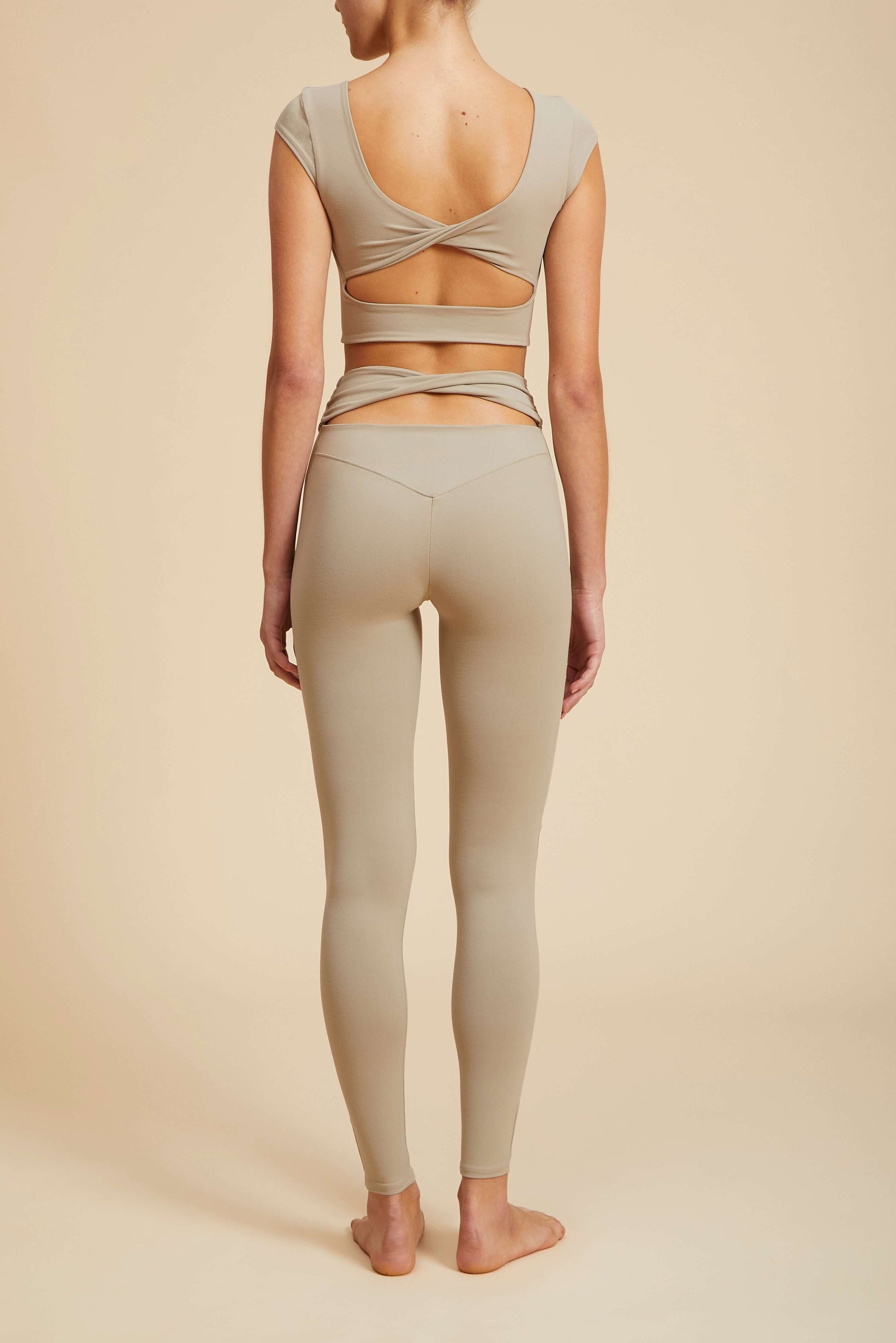 Live The Process Jet Legging. Game changer. Twist and shout in our Jet Legging, a high waisted stunner with a surprise twist in the back to flash just a sliver of skin.